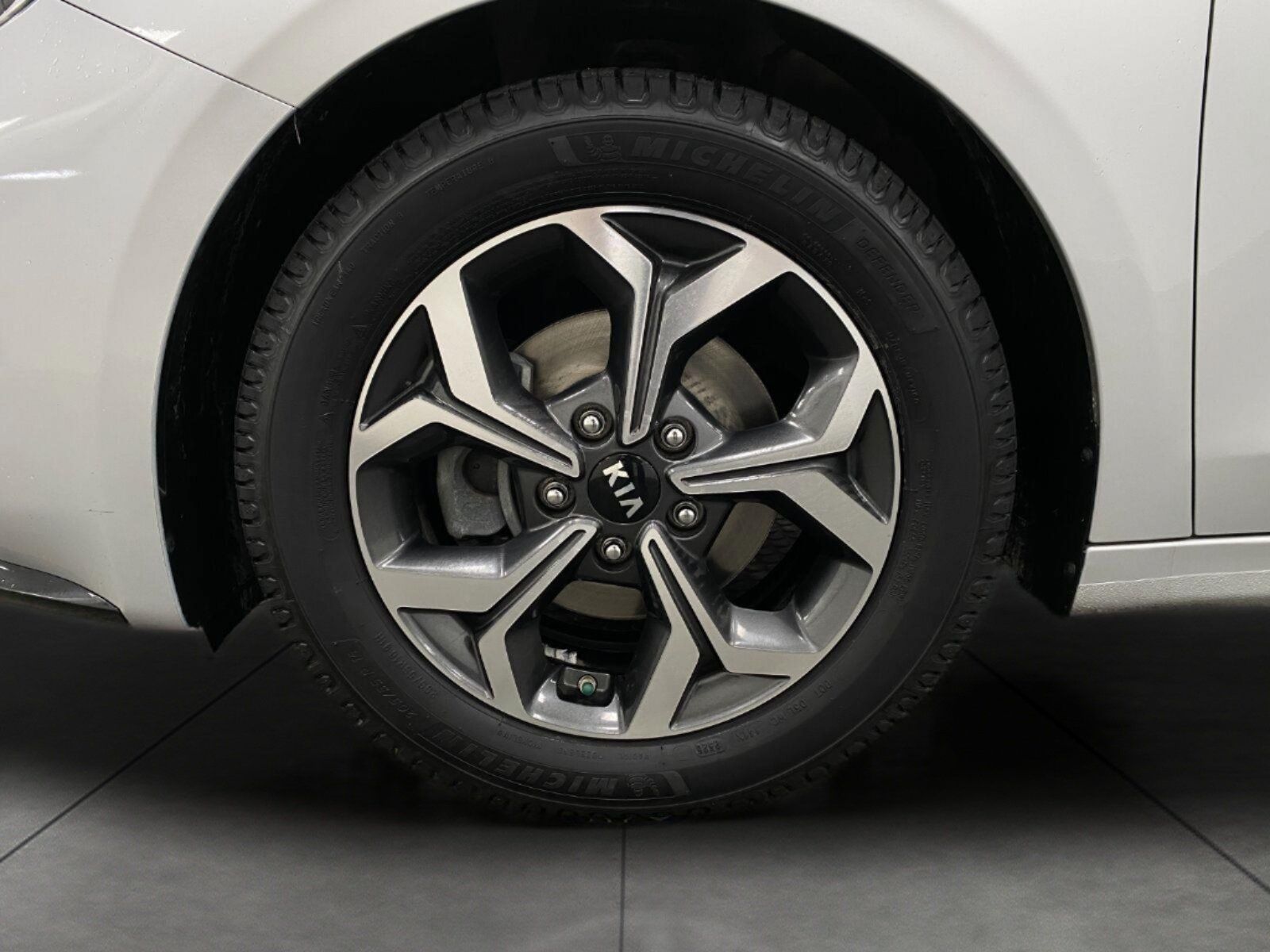 Used 2020 Kia Forte LXS FWD image 12