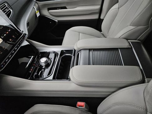 New 2026 Jeep Grand Wagoneer Limited AWD/4WD image 32