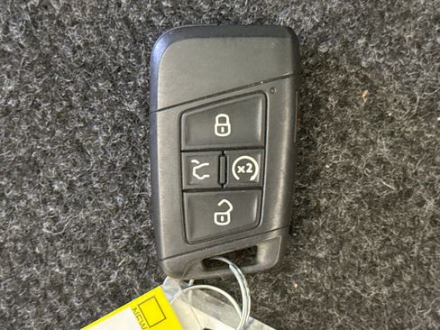 Used 2022 Volkswagen Tiguan SE image 23