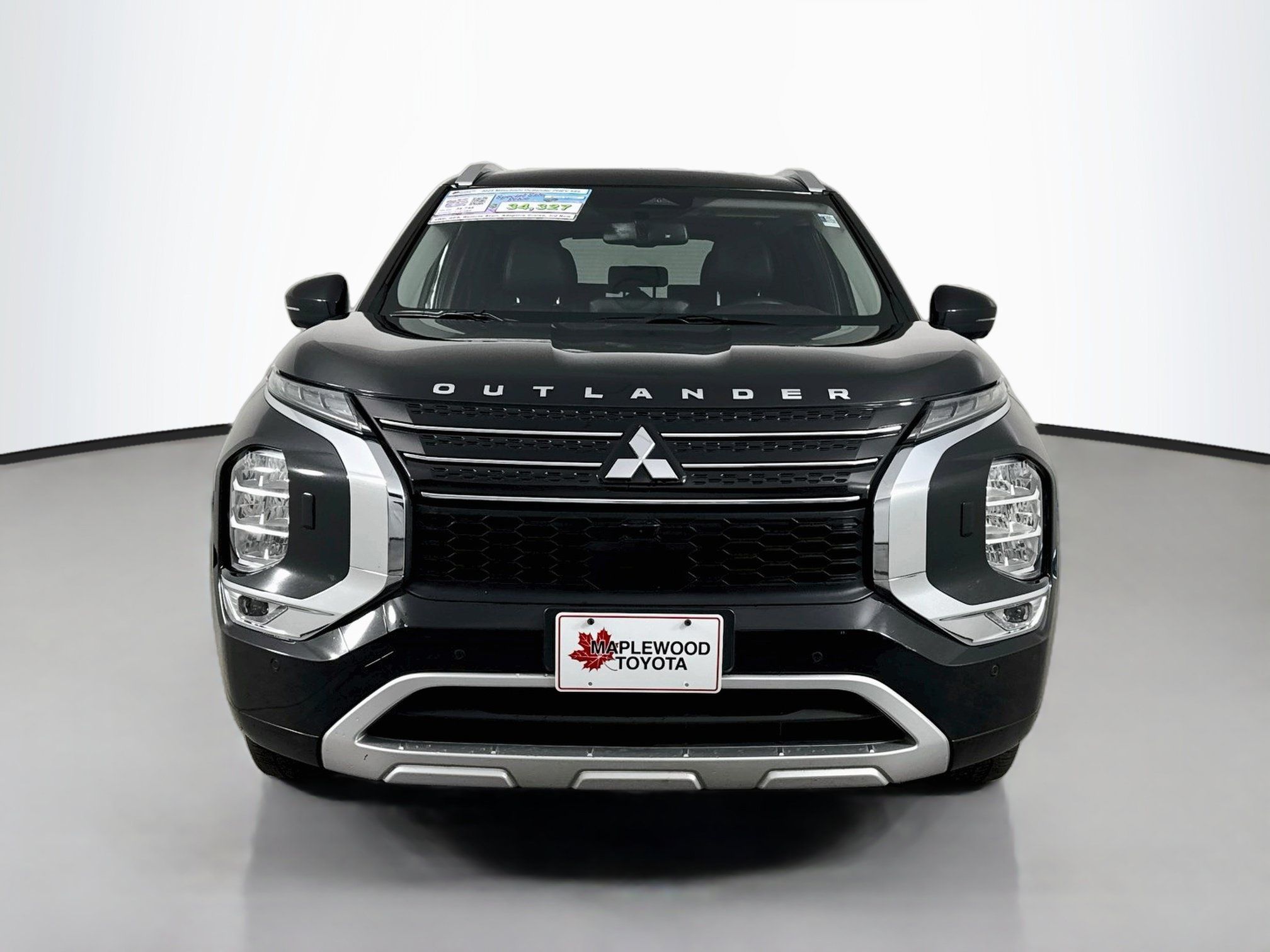 Used 2025 Mitsubishi Outlander 4WD Plug-In Hybrid image 2