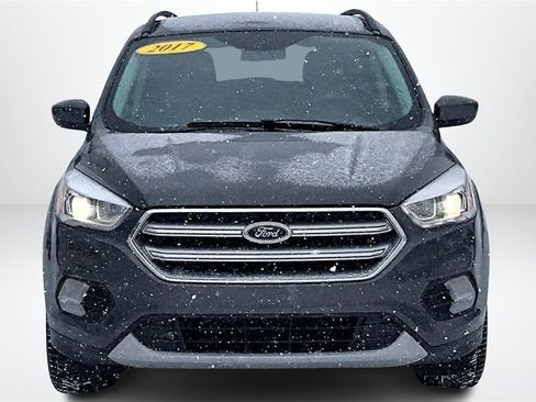 Used 2017 Ford Escape SE w/ Equipment Group 201A image 2