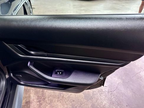 Used 2021 Porsche Taycan image 25