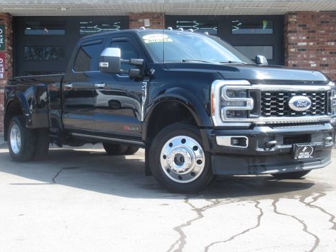 Used 2023 Ford F450 Platinum AWD/4WD image 3