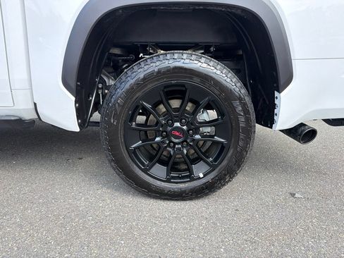 Used 2026 Toyota Tundra SR5 w/ SR5 Convenience Package AWD/4WD image 21