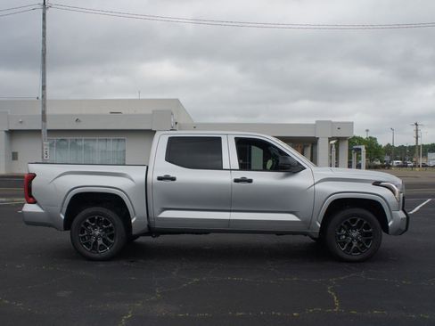 Used 2025 Toyota Tundra SR w/ SR Tow Package AWD/4WD image 18