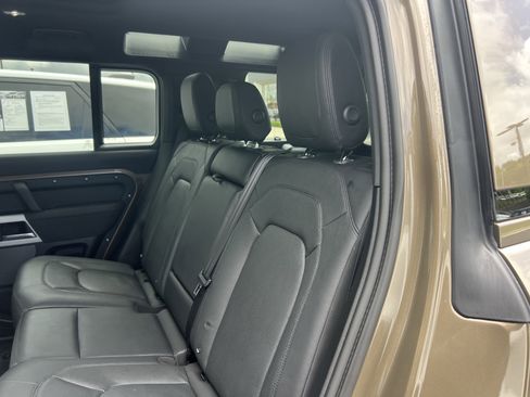 Certified 2023 Land Rover Defender 110 SE AWD/4WD image 29