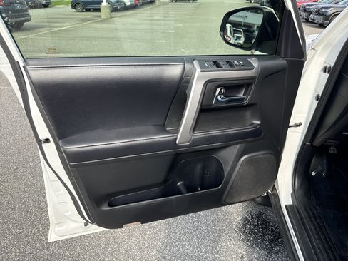 Used 2019 Toyota 4Runner SR5 AWD/4WD image 14