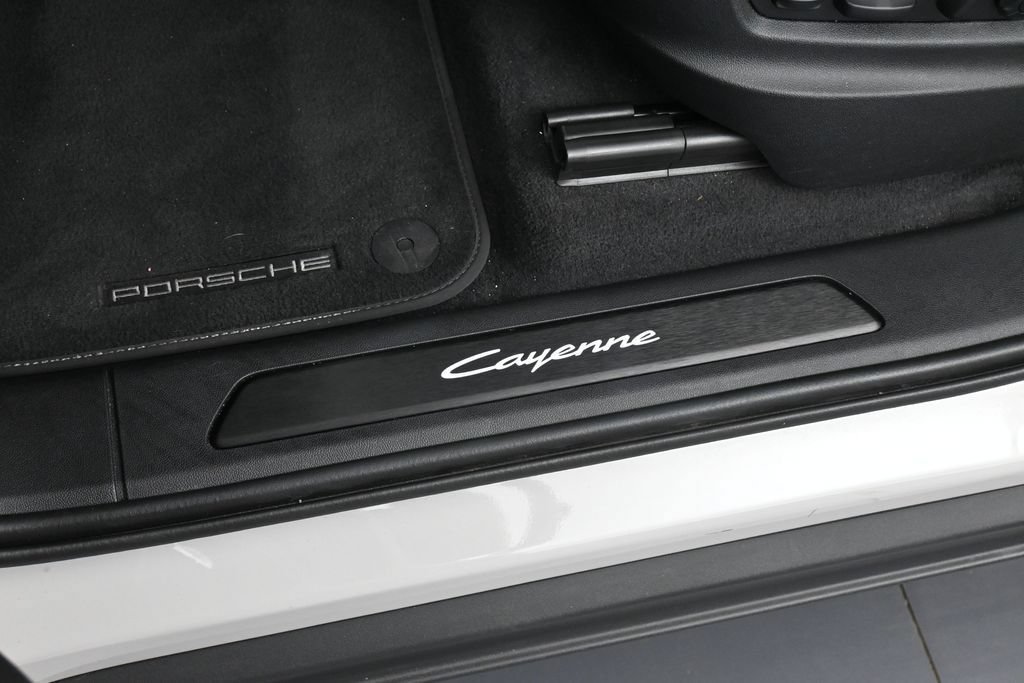 Certified 2026 Porsche Cayenne E-Hybrid AWD/4WD image 16