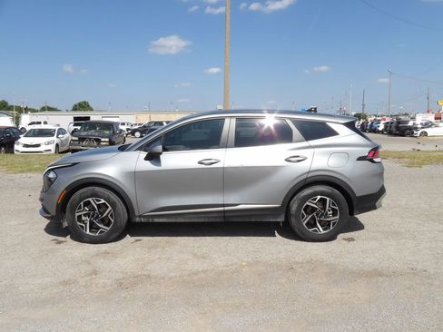 Used 2023 Kia Sportage LX FWD image 1