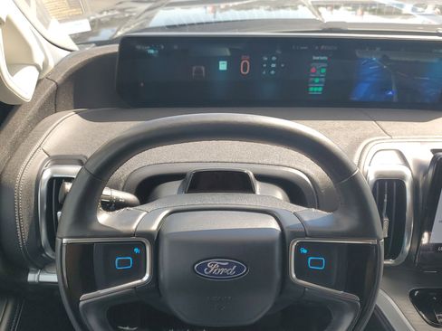 Certified 2025 Ford Expedition Max Platinum image 24