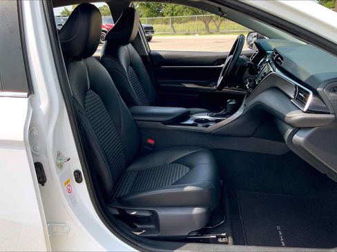Used 2018 Toyota Camry SE FWD image 8