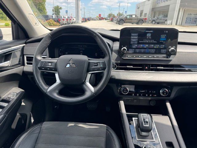 Used 2023 Mitsubishi Outlander SE FWD image 15