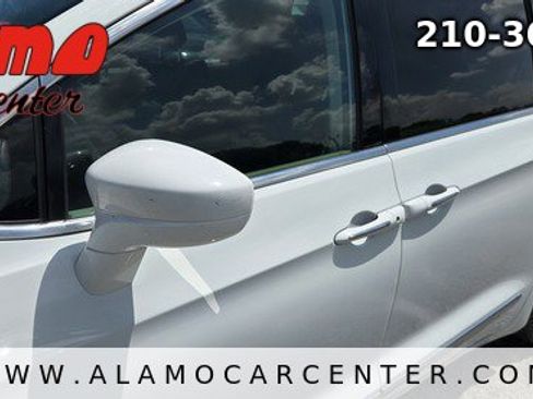 Used 2017 Chrysler Pacifica Touring-L FWD image 9
