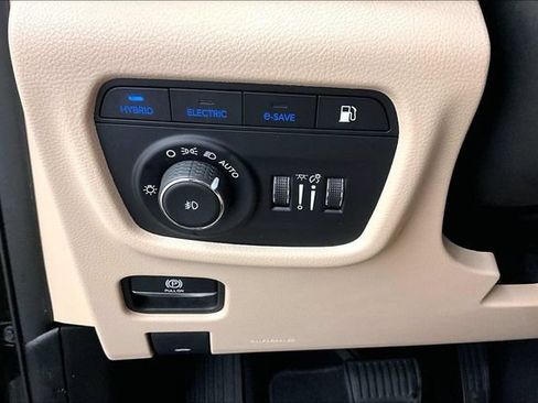 Used 2023 Jeep Grand Cherokee 4WD 4xe image 39