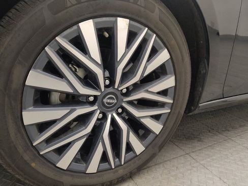 Used 2025 Nissan Altima 2.5 SV FWD image 31
