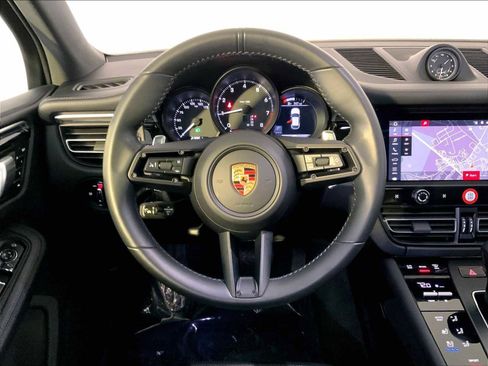Certified 2023 Porsche Macan image 15