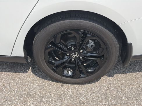Certified 2025 Honda Accord SE image 9