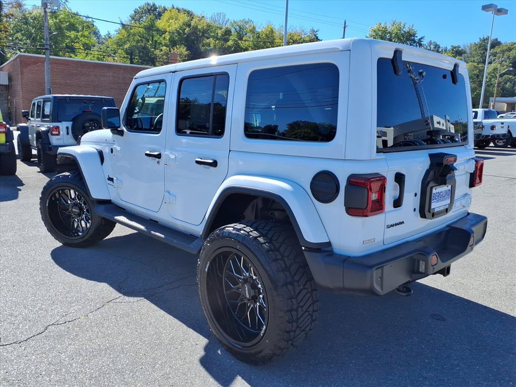 Used 2025 Jeep Wrangler Unlimited Sahara AWD/4WD image 6