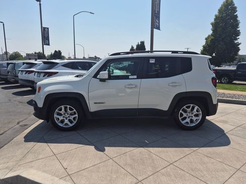 Used 2018 Jeep Renegade Latitude FWD image 8