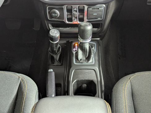 Used 2025 Jeep Wrangler Unlimited Sahara AWD/4WD image 17