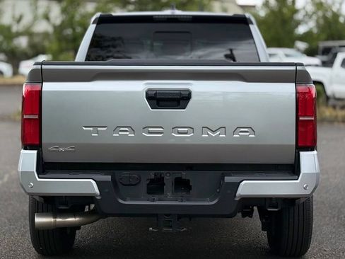 Certified 2025 Toyota Tacoma SR5 AWD/4WD image 4