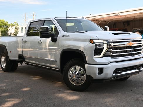 New 2026 Chevrolet Silverado 3500 High Country w/ Technology Package AWD/4WD image 2