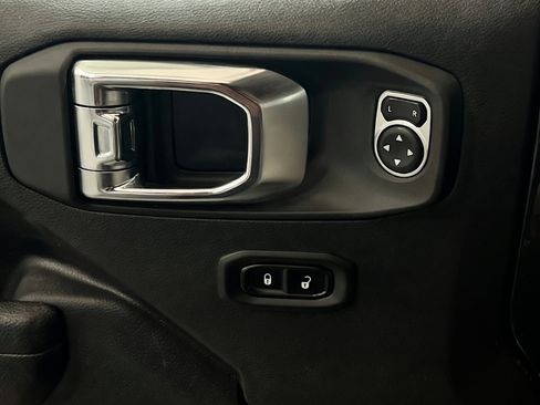 Used 2024 Jeep Wrangler Unlimited AWD/4WD image 13