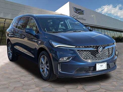 Used 2024 Buick Enclave Avenir image 8