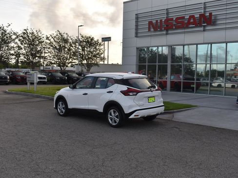 Used 2024 Nissan Kicks S FWD image 4