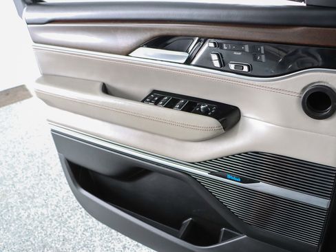 Used 2022 Jeep Grand Wagoneer Series II w/ Convenience Group III image 25