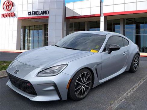 Used 2025 Toyota GR86 RWD image 4