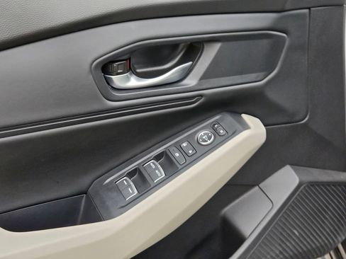 Certified 2025 Honda Accord SE image 11