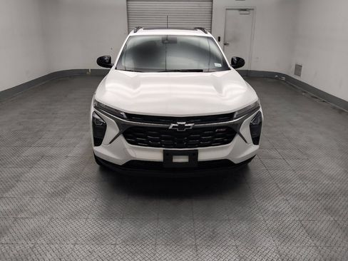 Used 2025 Chevrolet Trax RS w/ Sunroof Package FWD image 14