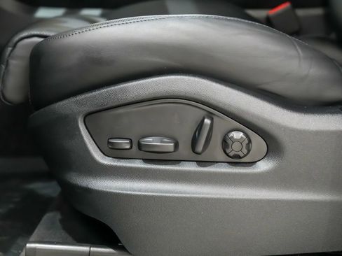 Certified 2025 Porsche Cayenne S image 24