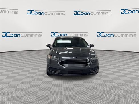 Used 2018 Ford Fusion SE w/ Fusion SE Technology Package image 3
