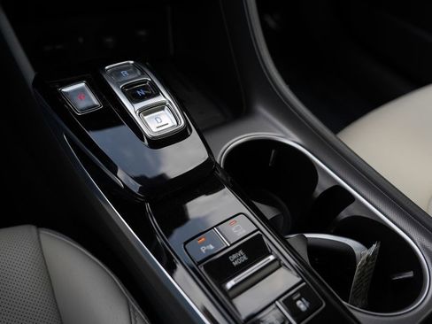 Used 2023 Hyundai Sonata Limited w/ Preferred Accessory Package FWD image 31