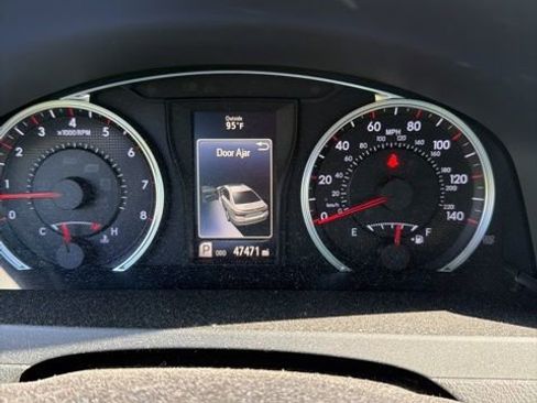 Used 2016 Toyota Camry SE FWD image 13
