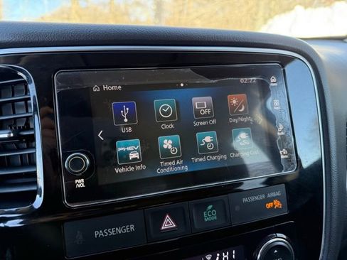 Used 2018 Mitsubishi Outlander 4WD Plug-In Hybrid image 25