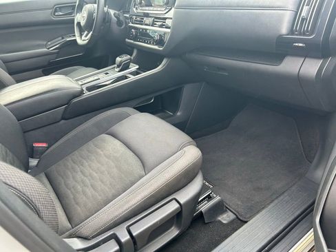 Used 2025 Nissan Pathfinder SV FWD image 13