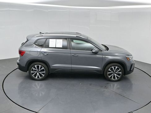 Used 2023 Volkswagen Taos SE w/ Panoramic Sunroof Package AWD/4WD image 39