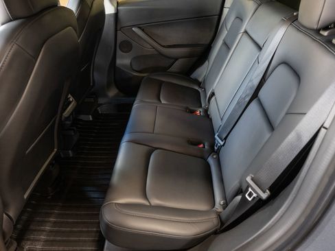 Used 2022 Tesla Model Y Long Range image 23