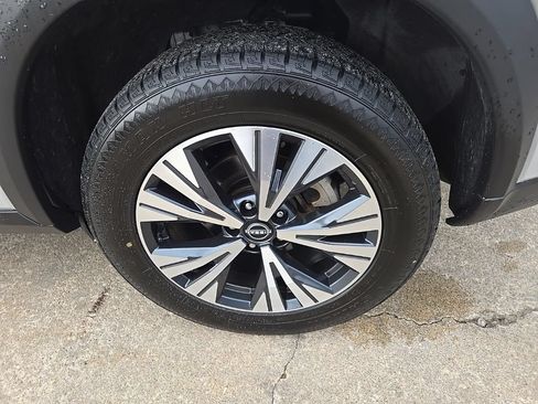 Used 2023 Nissan Rogue SV AWD/4WD image 22