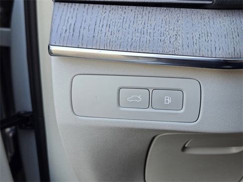 New 2025 Volvo XC90 T8 Plus w/ Protection Package Premier image 30