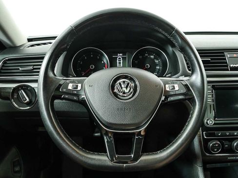 Used 2018 Volkswagen Passat 2.0T SE FWD image 9