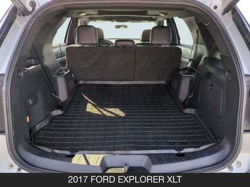 Used 2017 Ford Explorer XLT w/ Equipment Group 202A FWD image 25