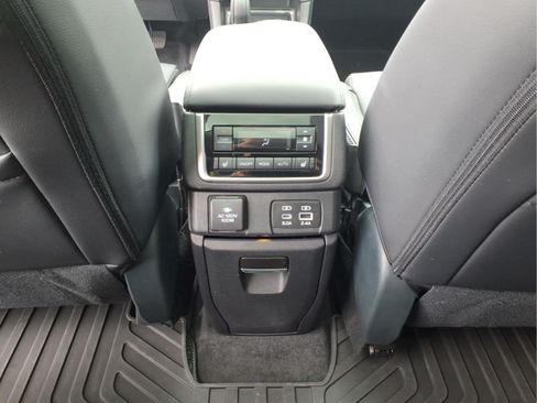Certified 2025 Subaru Ascent Bronze Edition AWD/4WD image 9