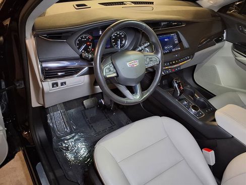 Certified 2023 Cadillac XT4 Luxury w/ Cold Weather Package image 3