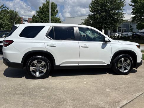 Used 2025 Honda Pilot EX-L image 9