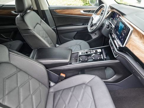 Used 2024 Volkswagen Atlas SE image 15