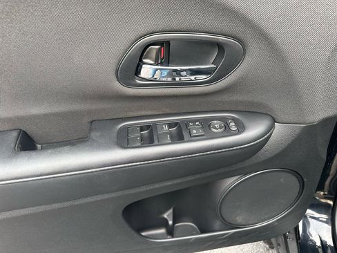 Used 2019 Honda HR-V LX image 7